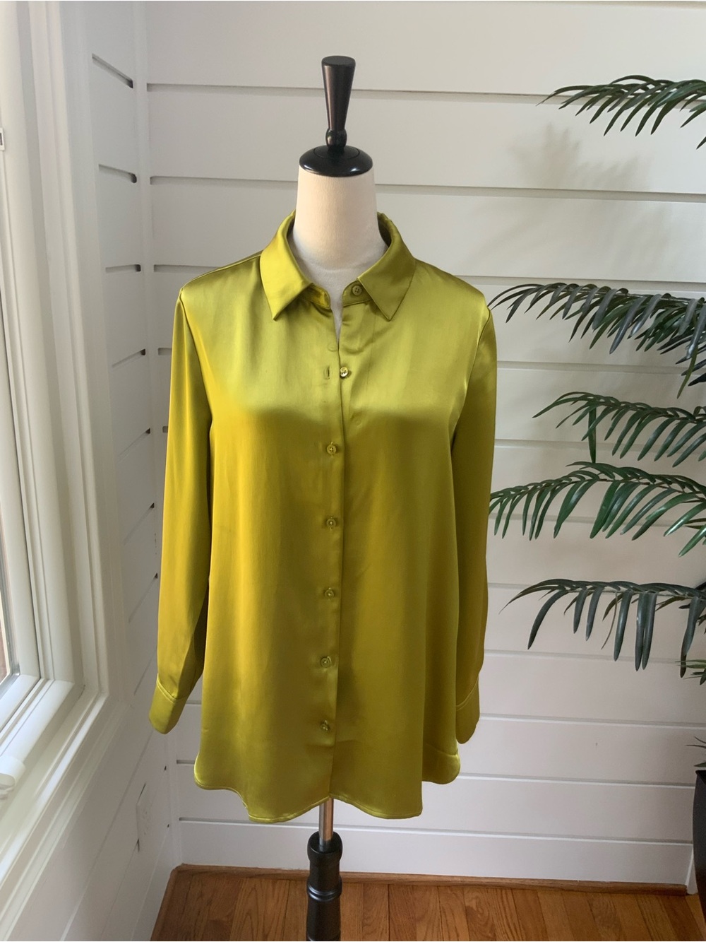 Chico's Chartreuse Satin Feel Blouse Chicos Size 1.5 (10/M)